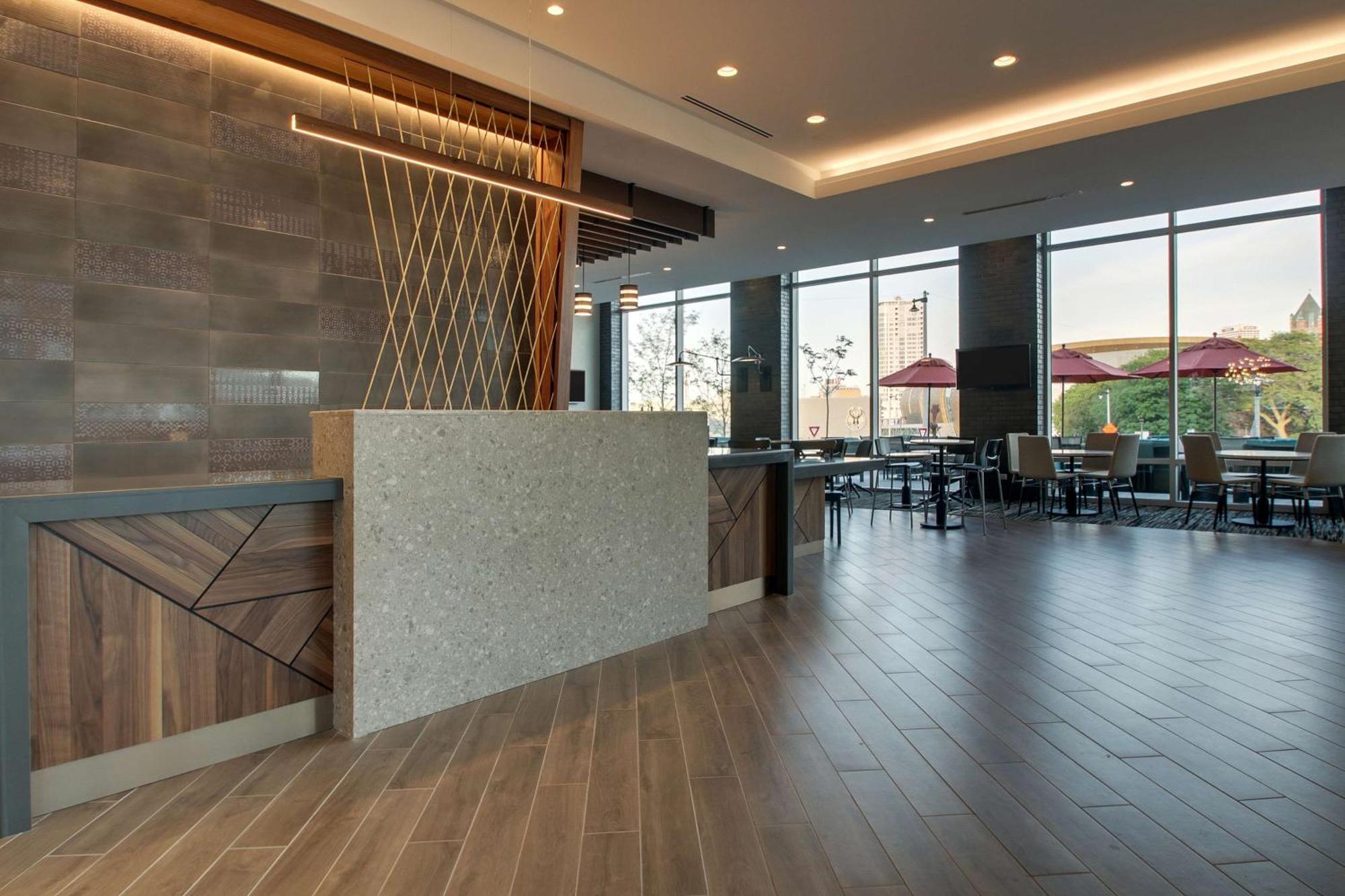 Hyatt Place Milwaukee Downtown Exterior foto